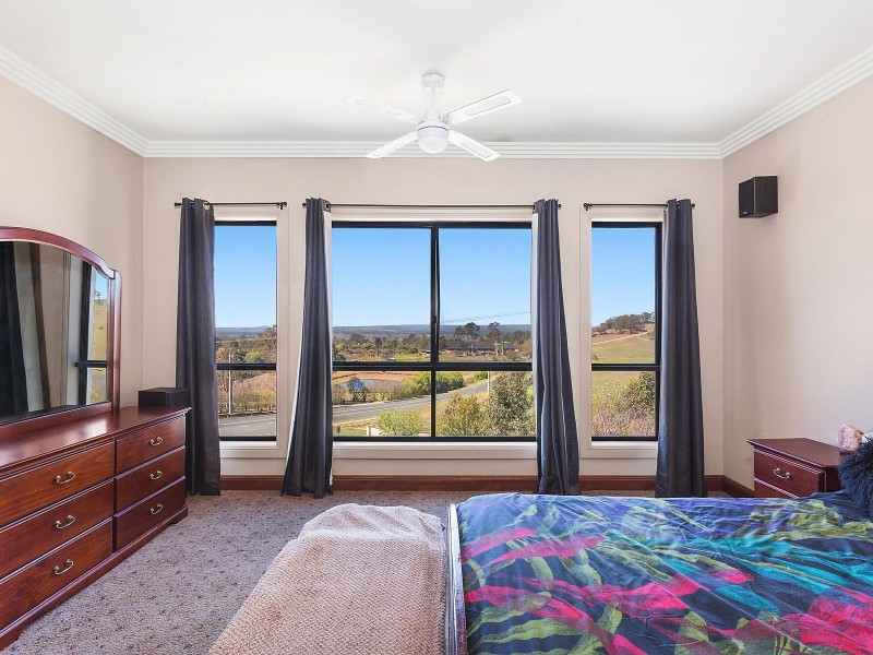 2/135 Moores Way, Glenmore NSW 2570