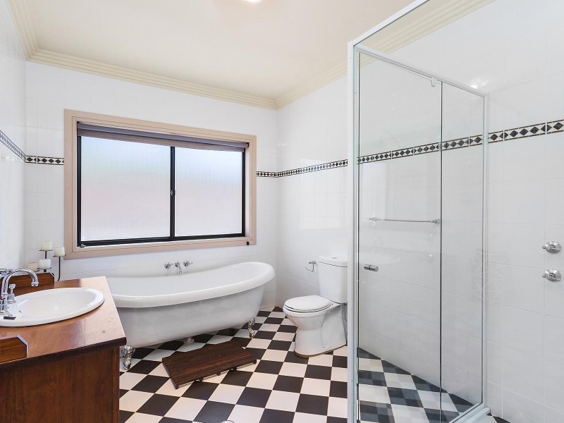 2/135 Moores Way, Glenmore NSW 2570