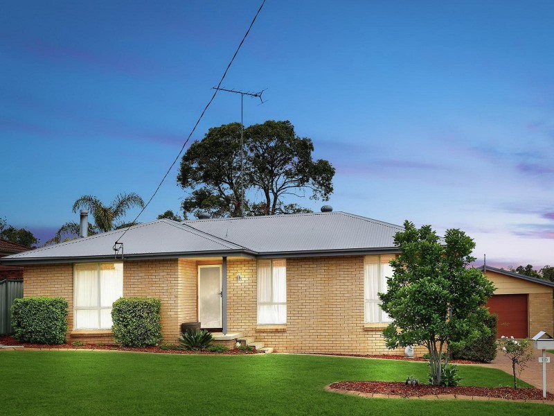 10 Glenbrook Place, The Oaks NSW 2570