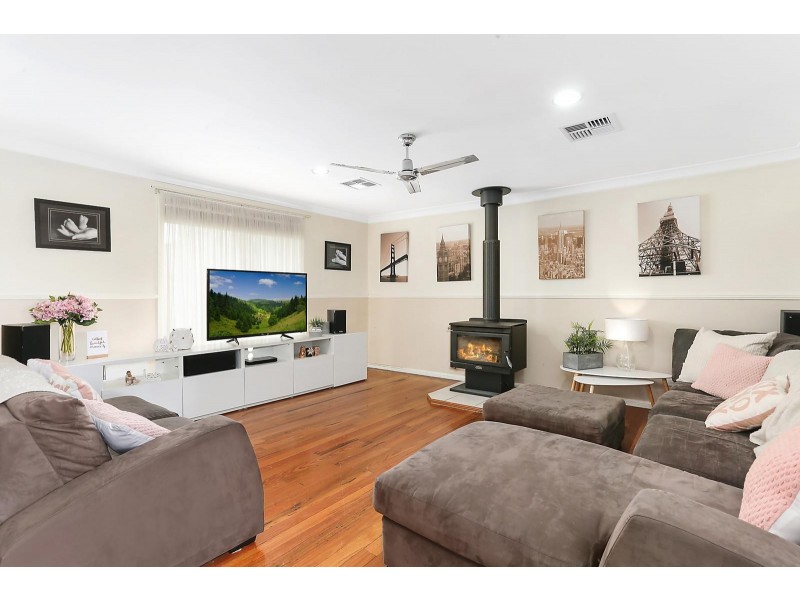 10 Glenbrook Place, The Oaks NSW 2570