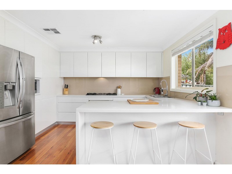 10 Glenbrook Place, The Oaks NSW 2570