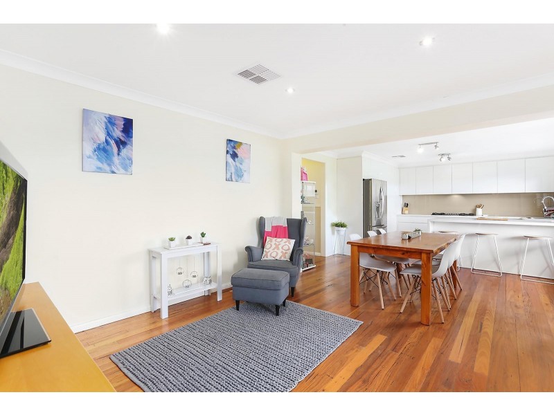 10 Glenbrook Place, The Oaks NSW 2570