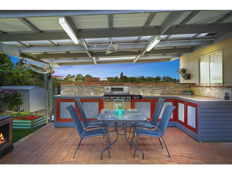 10 Glenbrook Place, The Oaks NSW 2570