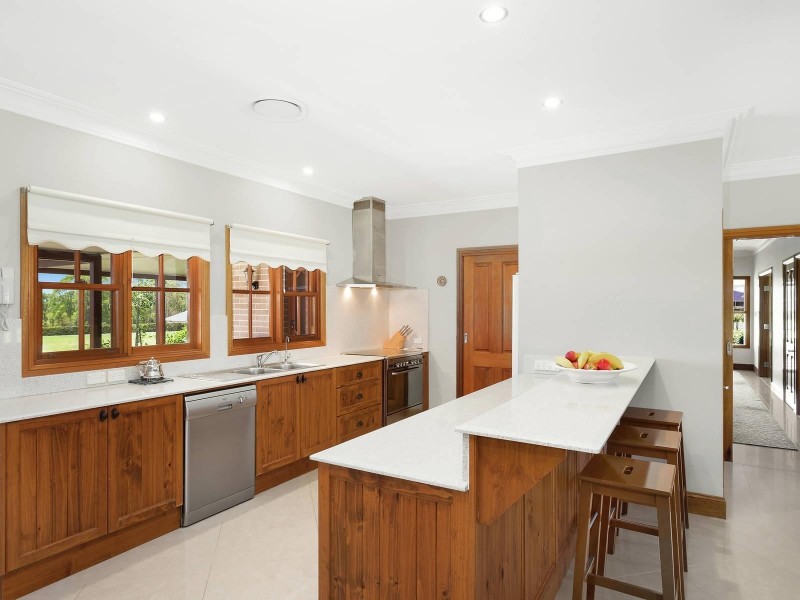 4 Mount View Close, Razorback NSW 2571