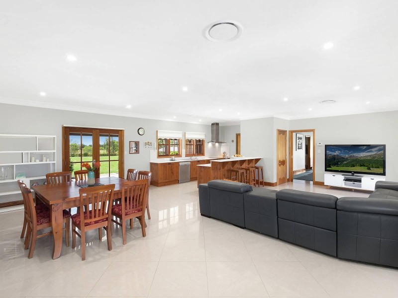4 Mount View Close, Razorback NSW 2571