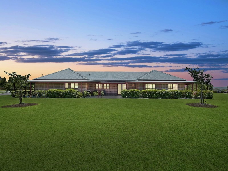 4 Mount View Close, Razorback NSW 2571