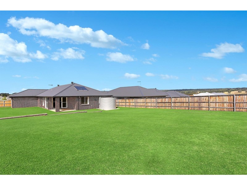 9 Birtle Street, The Oaks NSW 2570