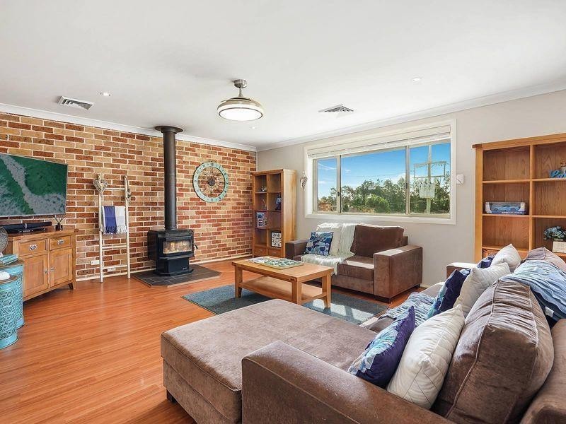24 Devitt Crescent, The Oaks NSW 2570