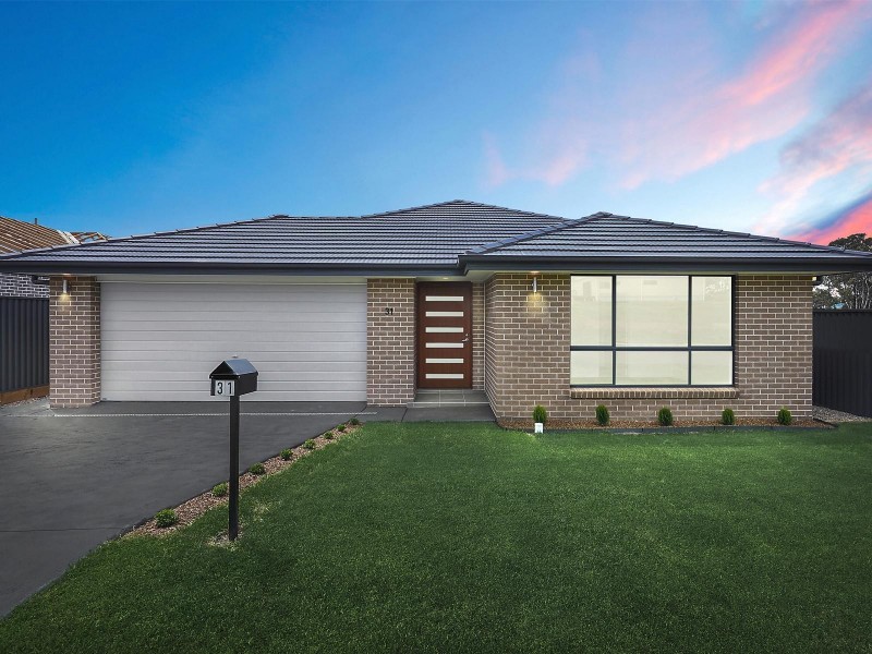 31 Highland Crescent, Thirlmere NSW 2572