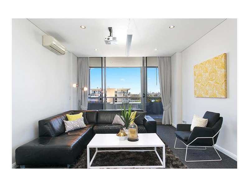 The Penthouse, 2 Marquet Street, Rhodes NSW 2138
