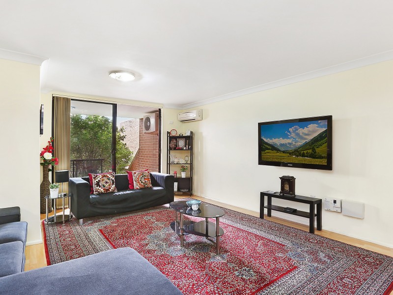 21/2 Kitchener Avenue, Regents Park NSW 2143