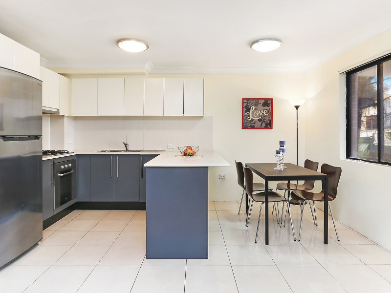 21/2 Kitchener Avenue, Regents Park NSW 2143