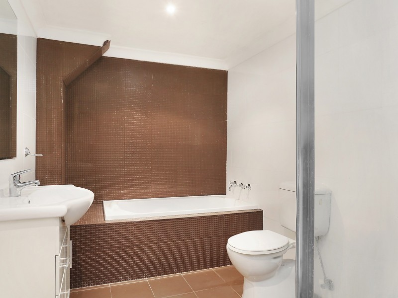 21/2 Kitchener Avenue, Regents Park NSW 2143