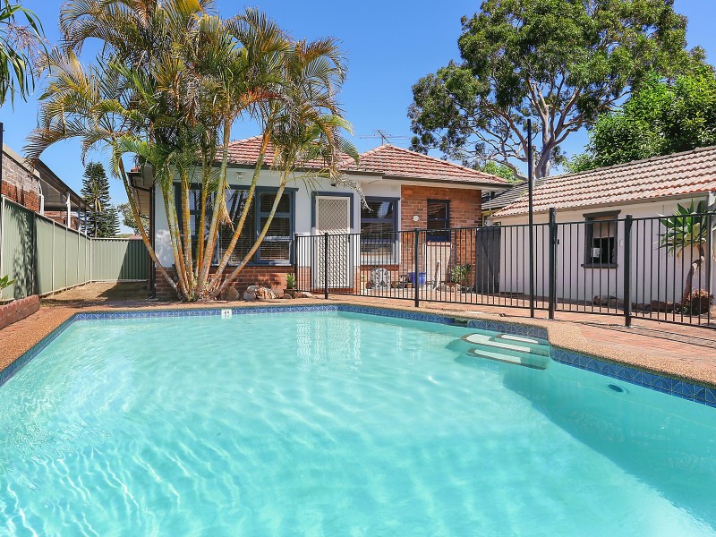 8 Carlton Parade, Punchbowl NSW 2196