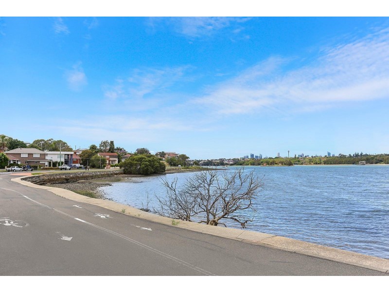 2/275-283 Lyons Road, Russell Lea NSW 2046