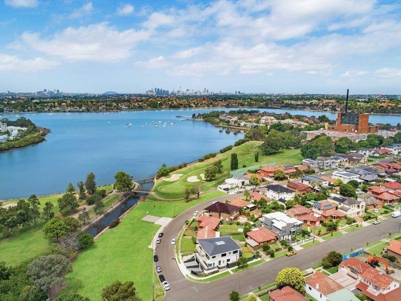 32A Sanders Parade, Concord NSW 2137