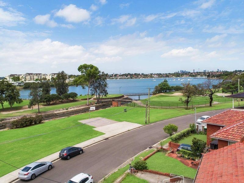 32A Sanders Parade, Concord NSW 2137