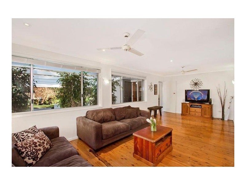 1 Ara Crescent, Narraweena NSW 2099