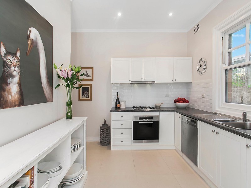 2/10 Holbrook Avenue, Kirribilli NSW 2061