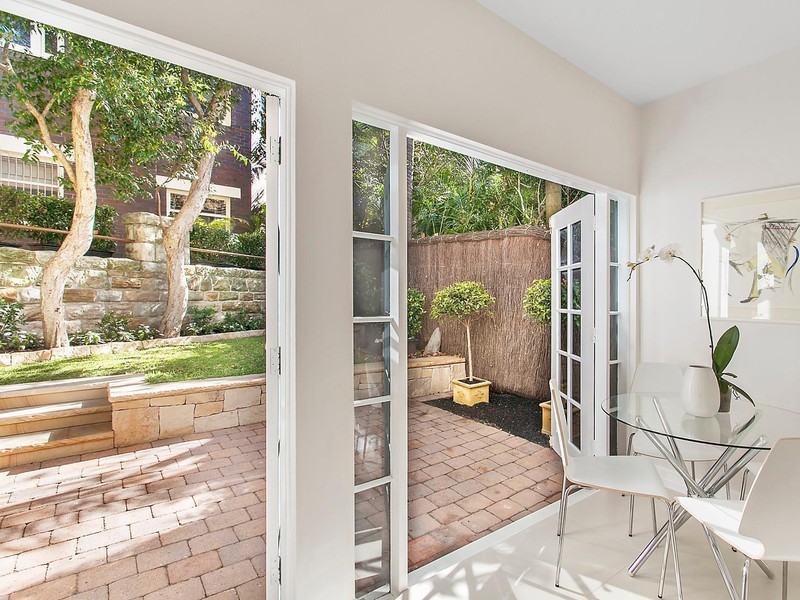 2/10 Holbrook Avenue, Kirribilli NSW 2061