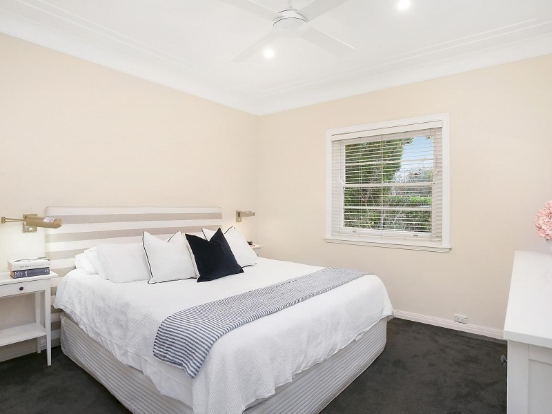 237 Eastern Valley Way, Middle Cove NSW 2068