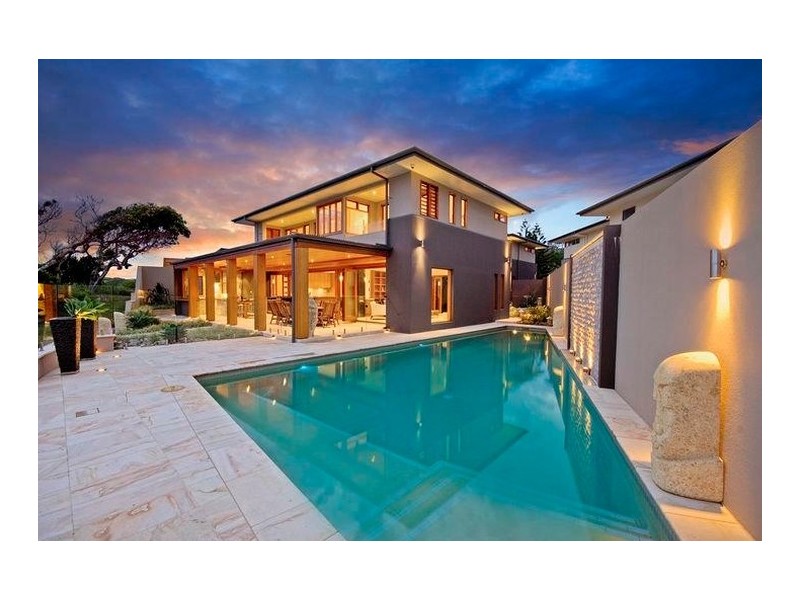 43 Sapphire Crescent, Sapphire Beach NSW 2450