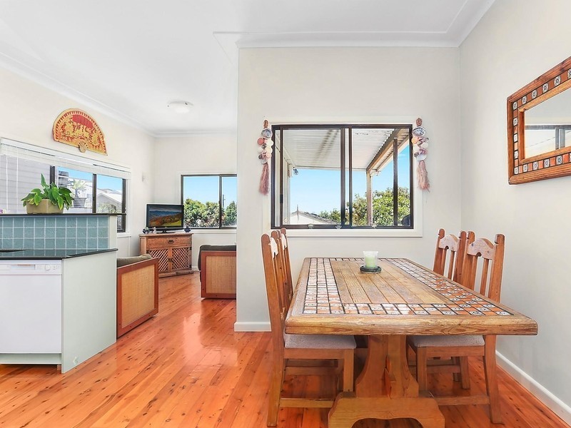 37 Headland Road, North Curl Curl NSW 2099