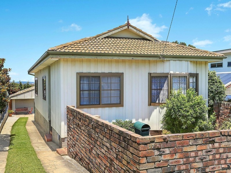 37 Headland Road, North Curl Curl NSW 2099