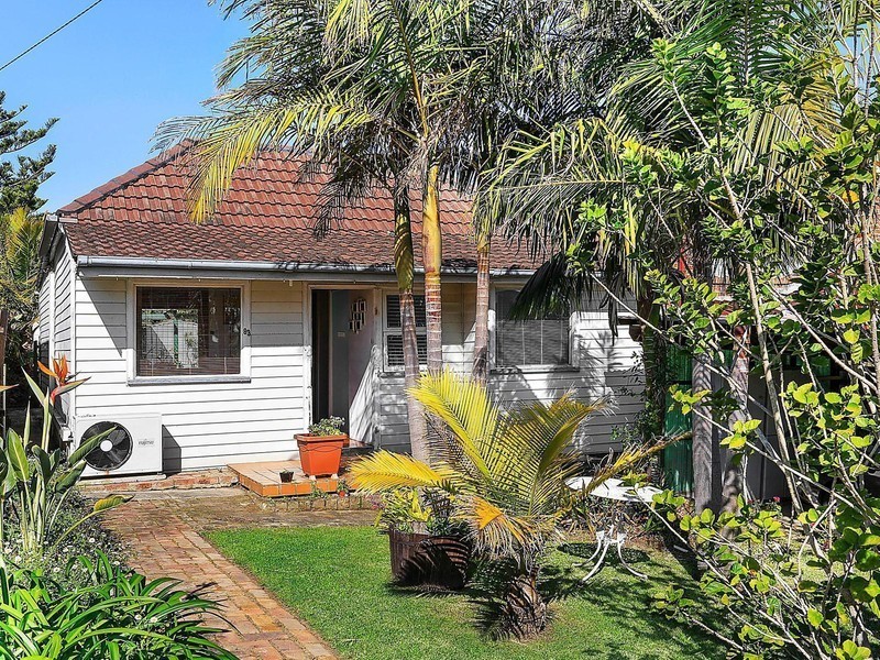 83 Griffin Road, North Curl Curl NSW 2099