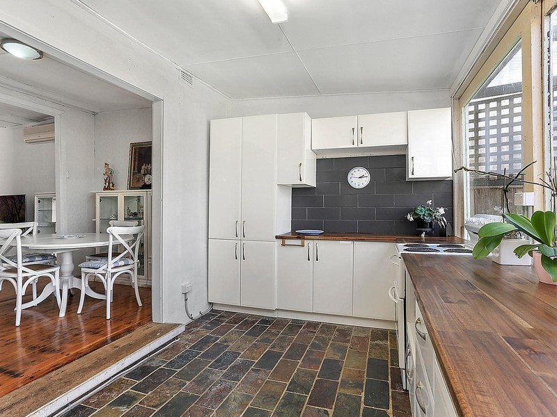 83 Griffin Road, North Curl Curl NSW 2099