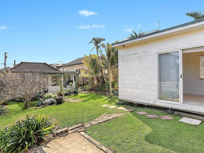 83 Griffin Road, North Curl Curl NSW 2099