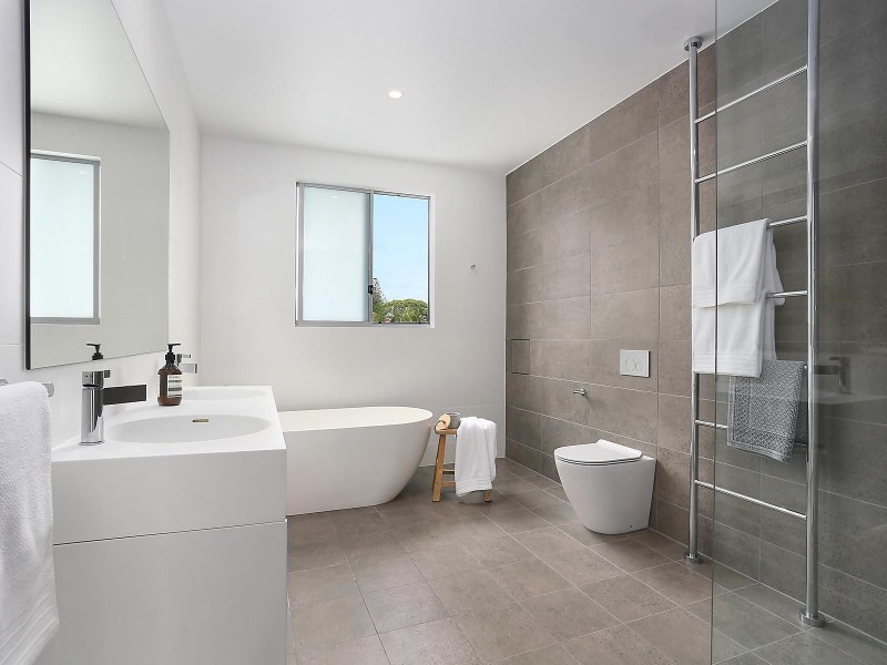 8 Jamieson Avenue, North Curl Curl NSW 2099