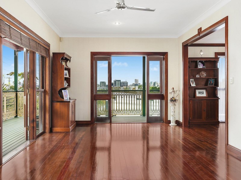 4 Comus Avenue, Ascot QLD 4007