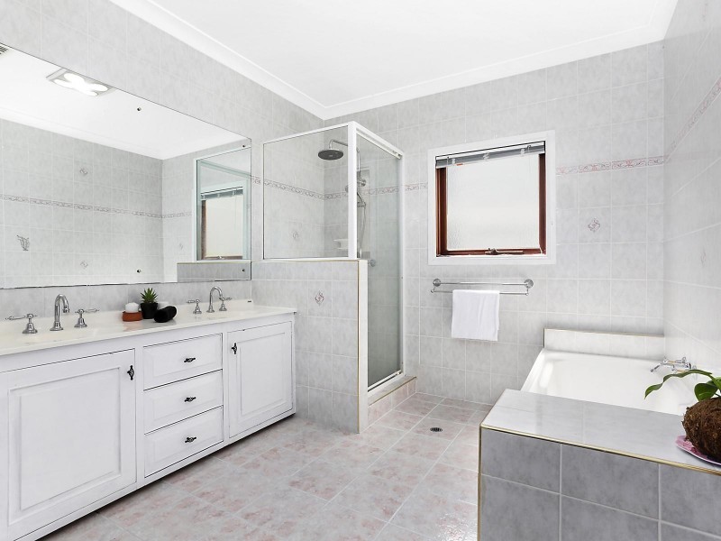 4 Comus Avenue, Ascot QLD 4007