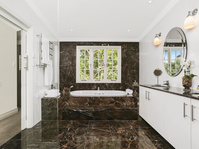 11 Eblin Drive, Hamilton QLD 4007