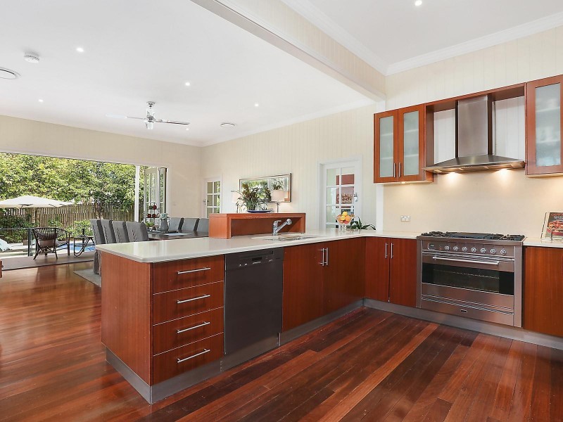 11 Eblin Drive, Hamilton QLD 4007