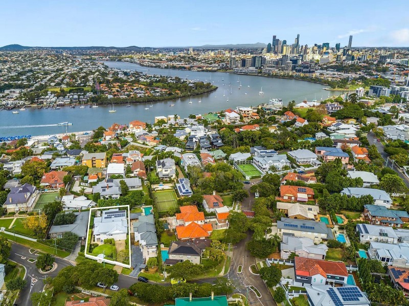 11 Eblin Drive, Hamilton QLD 4007