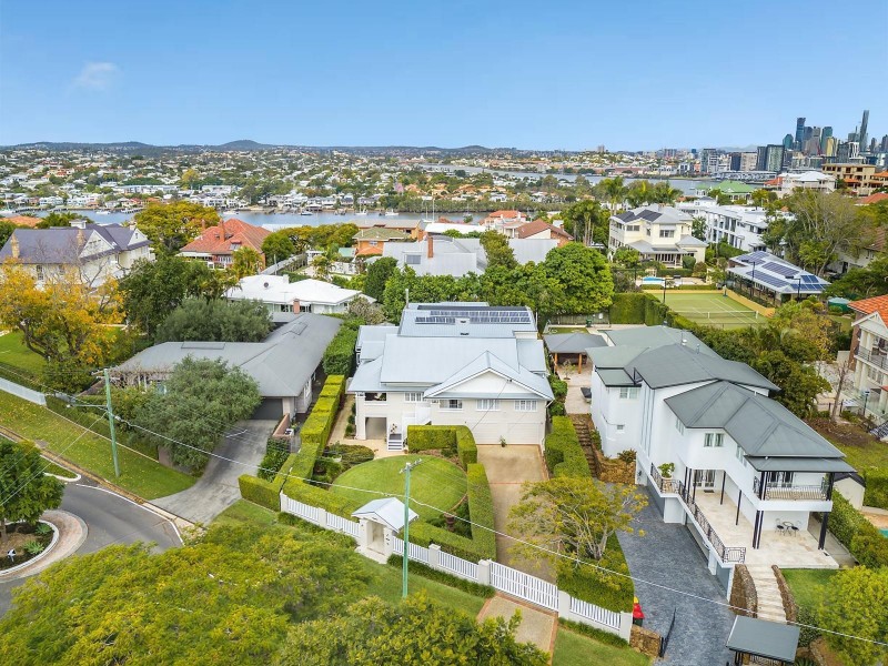 11 Eblin Drive, Hamilton QLD 4007