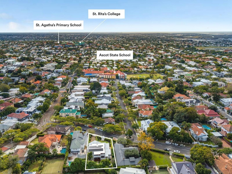 11 Eblin Drive, Hamilton QLD 4007