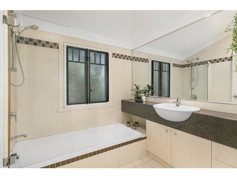 23 Lockerbie Street, Kangaroo Point QLD 4169