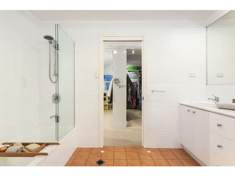 23 Lockerbie Street, Kangaroo Point QLD 4169