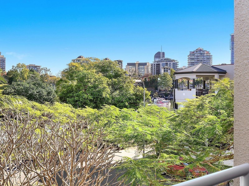 1A/172 Oxlade Drive, New Farm QLD 4005