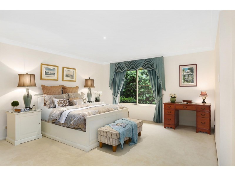 8 Bolton Close, Brookfield QLD 4069