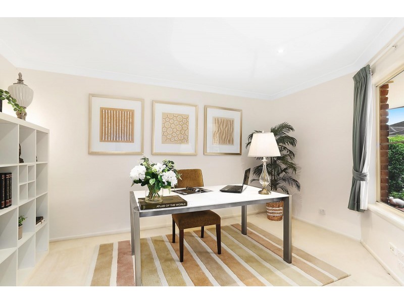 8 Bolton Close, Brookfield QLD 4069