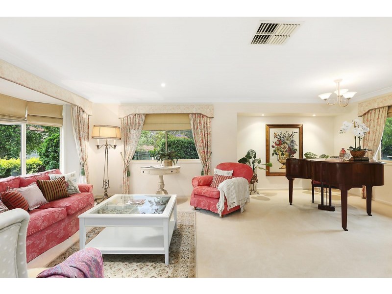 8 Bolton Close, Brookfield QLD 4069