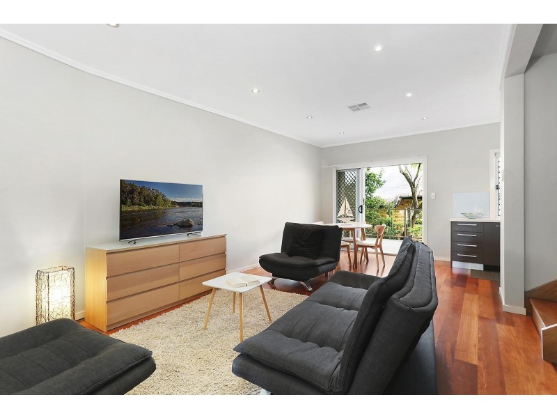 3/8 Corrie Street, Norman Park QLD 4170