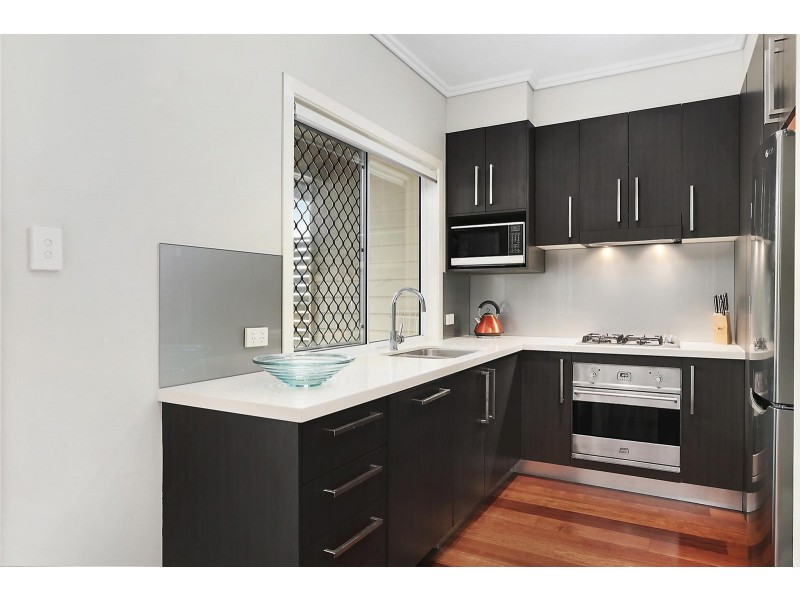 3/8 Corrie Street, Norman Park QLD 4170