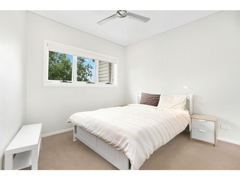 3/8 Corrie Street, Norman Park QLD 4170