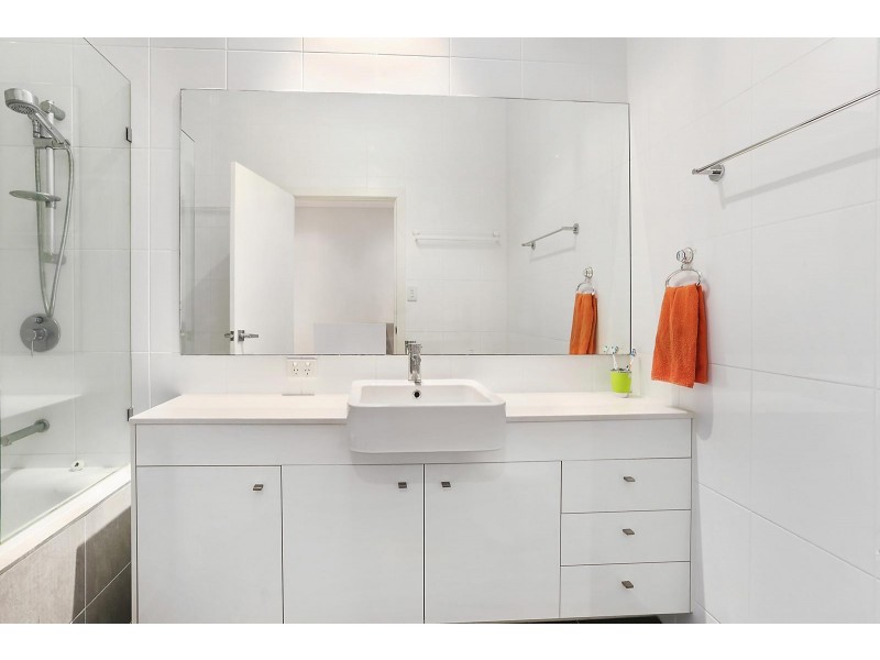3/8 Corrie Street, Norman Park QLD 4170
