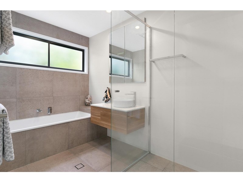 89 Hillside Crescent, Hamilton QLD 4007